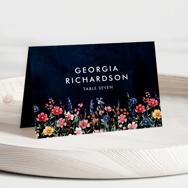 Ortkort för Wildblomma Rustic Land Guest Namn Bordsnummer (Wildflower Navy vibrant wedding guest name place card)