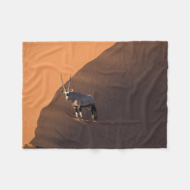 Oryx på kant, Namibia Fleecefilt (Framsidan (Horisontell))