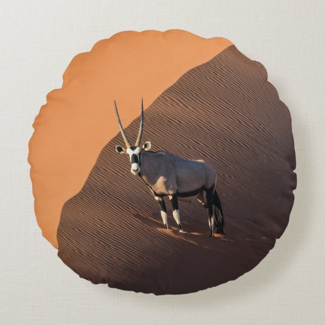 Oryx på kant, Namibia Rund Kudde (Framsidan)