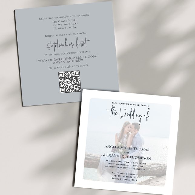 Osa av enkel, minimalistisk fotoljusblå QR-kod Inbjudningar (Elegant photo Light Grey wedding invitation with a scannable QR code.)