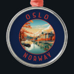 Oslo Norge Retro-uppringd cirkel Julgransprydnad Metall<br><div class="desc">Färgdesign för Oslo-reflektor. Oslo,  huvudstad i Norge,  sitter vid land södra kusten vid Oslofjordens överhuvud.</div>