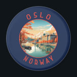 Oslo Norge Retro-uppringd cirkel Magnet<br><div class="desc">Färgdesign för Oslo-reflektor. Oslo,  huvudstad i Norge,  sitter vid land södra kusten vid Oslofjordens överhuvud.</div>