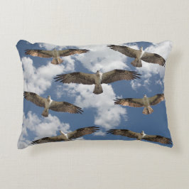 Osprey parad i himlar prydnadskudde