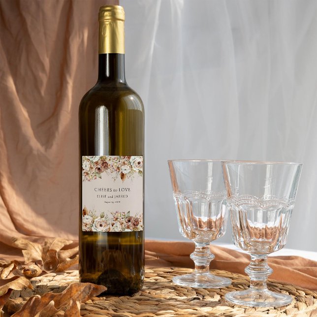 Ost till Kärlek Rustic Land Blommigt Bröllop Vinflaska Etikett (Cheers to love wine bottle labels - Rustic Floral Brown Neutral Wedding Collection by Darling & May)