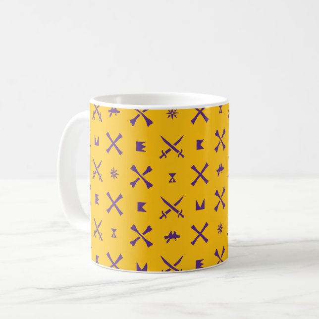 Öster Carolina Universiteten | PIRATER LILA MÖNSTE Kaffemugg (Framsida vänster)