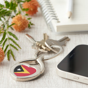 Öster Timor flagga Twisted Heart Silverfärgad Nyckelring