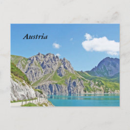 Österrikiska berg i Vorarlberg under sommaren Vykort