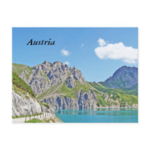 Österrikiska berg i Vorarlberg under sommaren