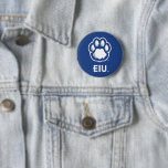 Östra Illinois Panthers Paw Print & EIU Knapp<br><div class="desc">Denna konstruktion har två olika inslag som representerar Östra Illinois Universiteten (EIU). I överkanten visas en stiliserad ritarpapp på en framträdande plats. Blåutskriften återges i blått med en grått-kontur som skapar en fetstilt och igenkännlig symbol för EIU-pantrarna. Under taputskriften presenteras förkortningen "EIU" i ett starkt, sans-serif typeface, som förstärker universiteten...</div>