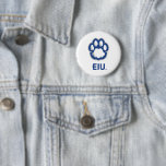 Östra Illinois Panthers Paw Print & EIU Knapp<br><div class="desc">Denna konstruktion har två olika inslag som representerar Östra Illinois Universiteten (EIU). I överkanten visas en stiliserad ritarpapp på en framträdande plats. Blåutskriften återges i blått med en grått-kontur som skapar en fetstilt och igenkännlig symbol för EIU-pantrarna. Under taputskriften presenteras förkortningen "EIU" i ett starkt, sans-serif typeface, som förstärker universiteten...</div>