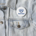 Östra Illinois Panthers Shield & Wordmark Logotyp Knapp<br><div class="desc">Med denna utformning kombineras två nyckel inslag som representerar Östra Illinois Universiteten (EIU). Längst upp visas akronymen "EIU" i fet, sans-serif brev i en skölliknande form, som återges i blått och grått. Denna sköld symboliserar styrka och skydd, som representerar universiteten värderingar. Under skölden presenteras "PANTHERS" i ord i ett fetstilt,...</div>