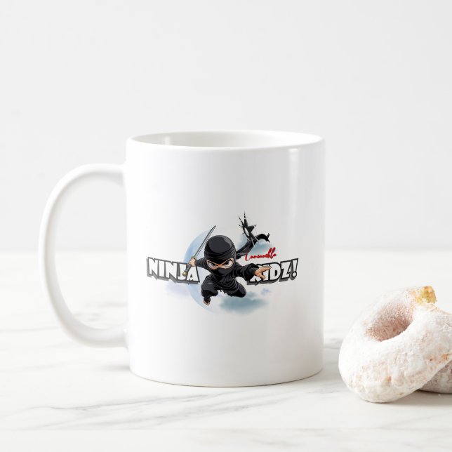 Osynliga Ninja Kidz | 11oz Klassisk Mugg (Med munk)