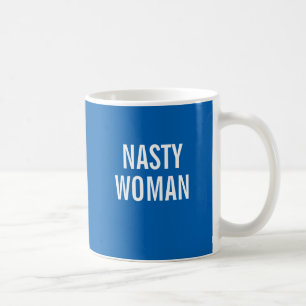Otäck kvinna på demokratblått kaffemugg