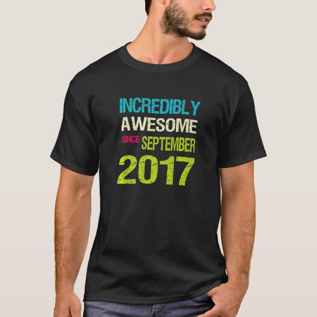 Otroligt Fantastisk sedan september 2017 T Shirt (Framsida)