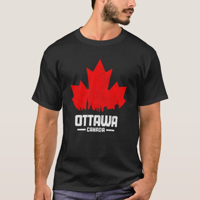 Ottawa Quebec Canada Maple Leaf Canadian Flag Skyl T Shirt (Framsida)