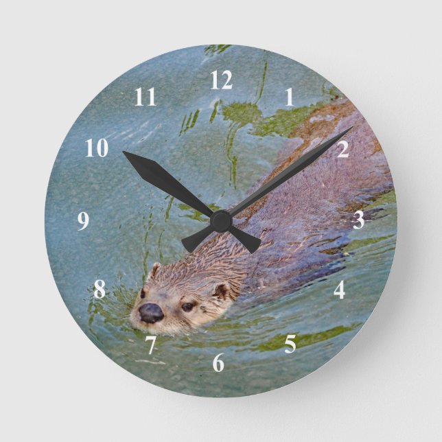 Otter Swimming Wildlife Photo Rund Klocka (Framsida)