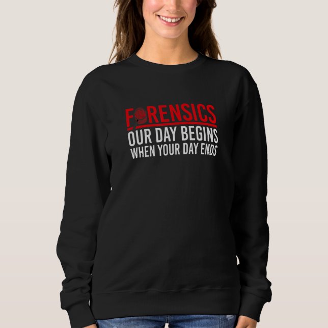 Our Day Begins When Your Day Ends  Forensic Scienc T Shirt (Framsida)