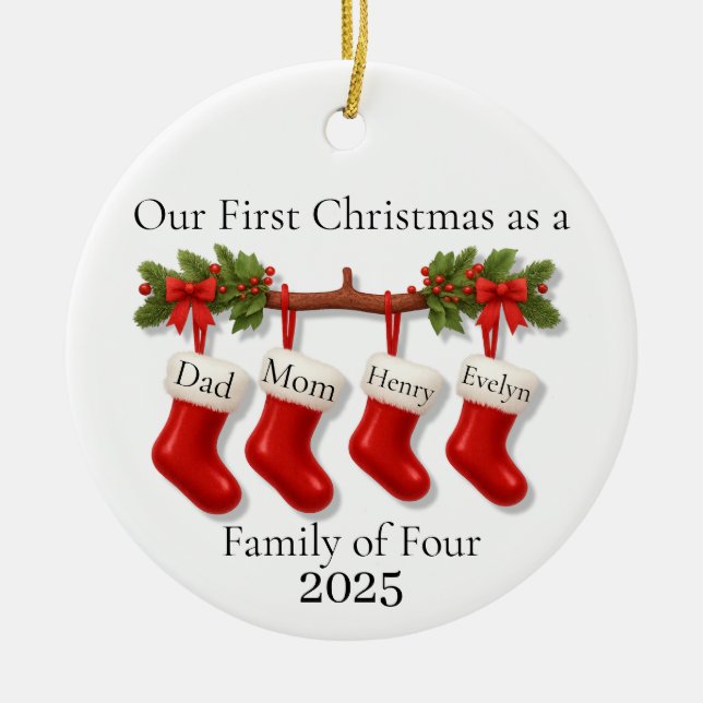 Our First Christmas as a Family of Four 2025 Julgransprydnad Keramik (Framsidan)