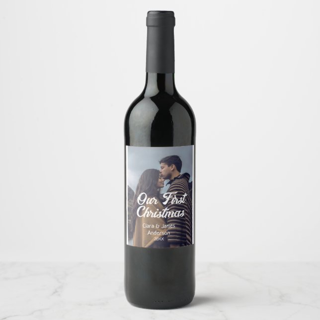 Our first Christmas couple photo name white gray Vinflaska Etikett (Framsida)