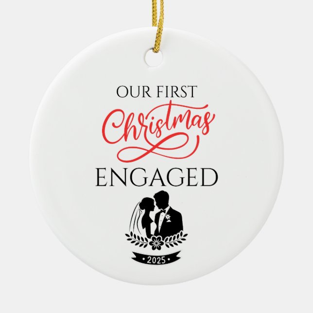 Our First Christmas Engaged 2025 Julgransprydnad Keramik (Framsidan)