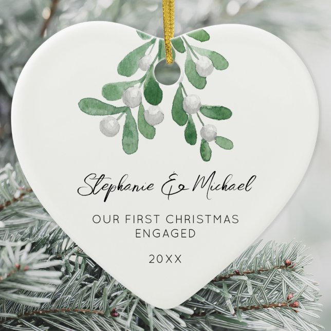 Our First Christmas Engaged Mistletoe Photo Heart  Julgransprydnad Keramik (Skapare uppladdad)