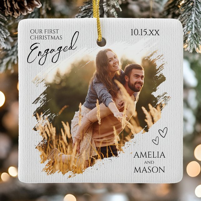 Our First Christmas Engaged Photo Christmas Julgransprydnad Keramik (Our First Christmas Engaged Photo Christmas Ceramic Ornament)