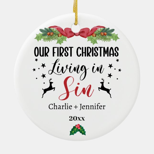 Our First Christmas Living in Sin Funny Couple Julgransprydnad Keramik (Baksidan)