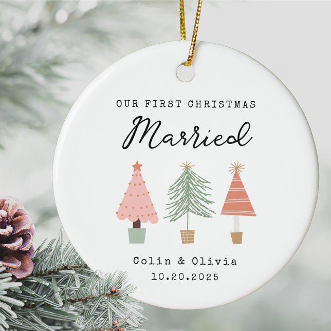 Our First Christmas Married Custom Couple Name Julgransprydnad Keramik (Our First Christmas Married Personalized Custom Couple Christmas Ornament Names Date Newlywed Gift)