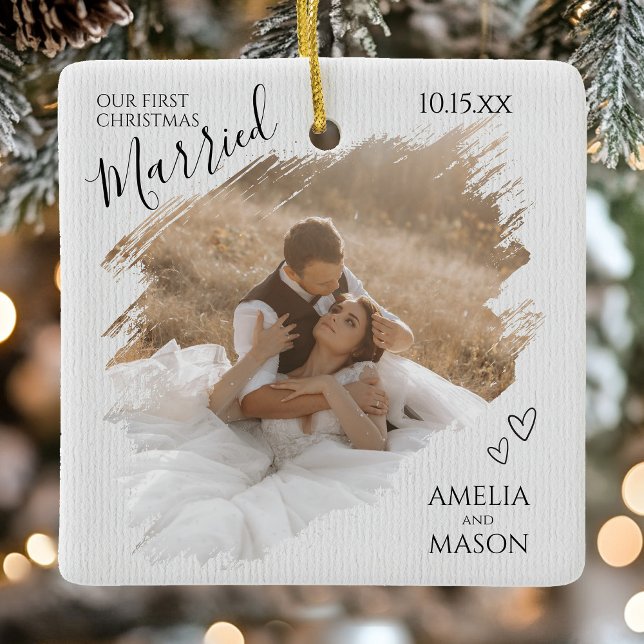 Our First Christmas Married Photo Brush Stroke  Julgransprydnad Keramik (Our First Christmas Married Photo Brush Stroke Ceramic Ornament)