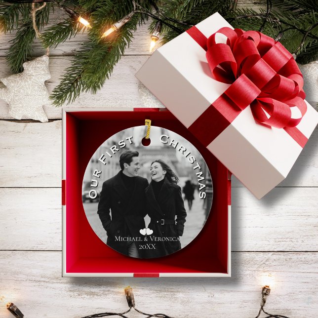 Our First Christmas Photo Personalized Name Year Julgransprydnad Keramik (Skapare uppladdad)