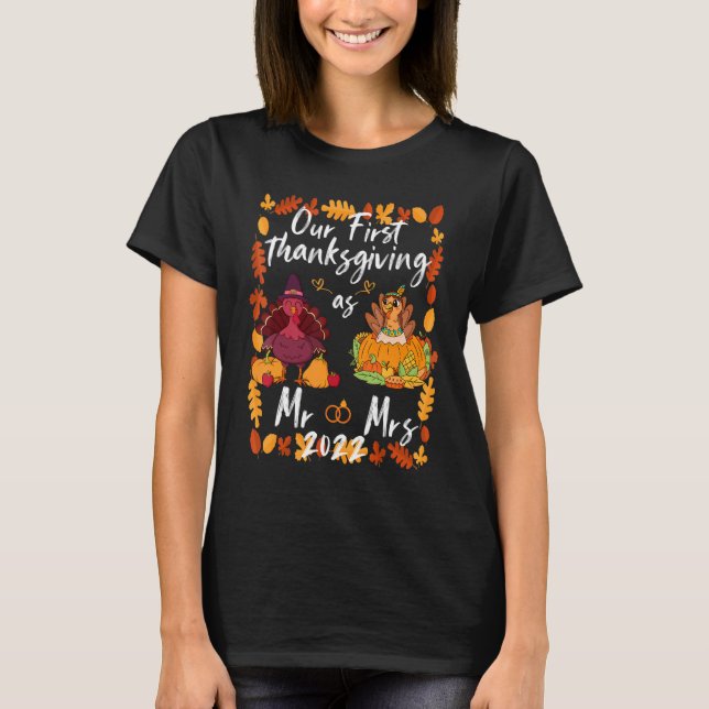 Our First Thanksgiving As Mr and Mrs Married Coupl T Shirt (Framsida)