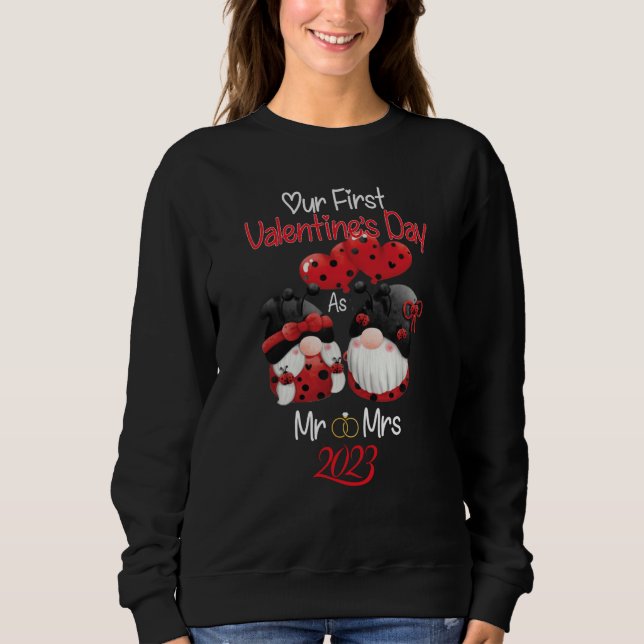 Our First Valentines Day As Mr & Mrs 2023 Married  T Shirt (Framsida)