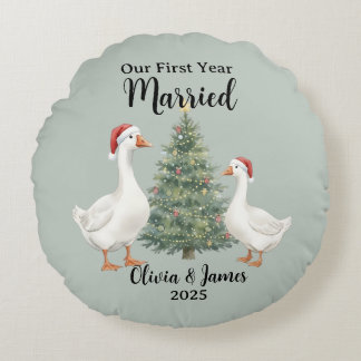 Our First Year Married Goose Custom Christmas Rund Kudde