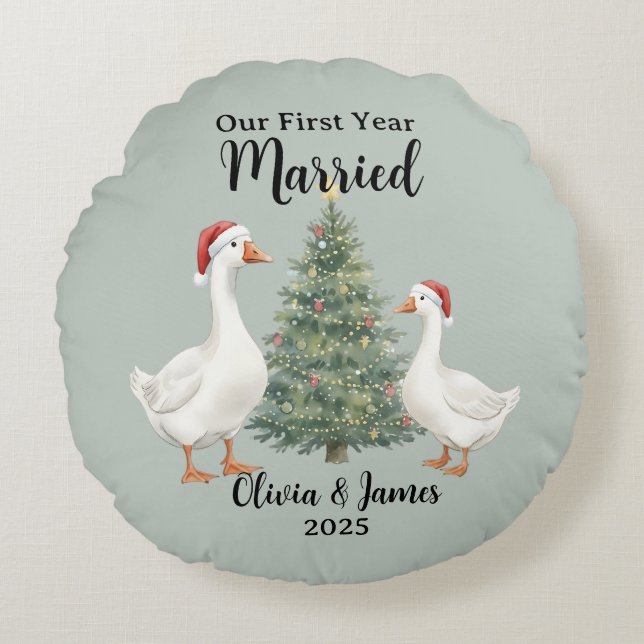 Our First Year Married Goose Custom Christmas Rund Kudde (Framsidan)