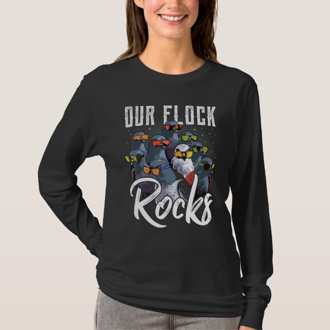 Our Flock Rocks  Pigeon  Pigeon Racing T Shirt (Framsida)