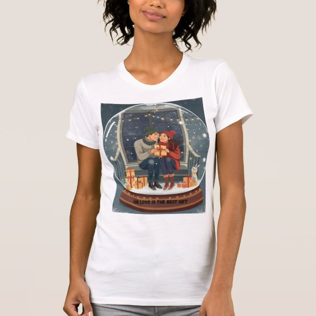 “Our Love Is the Best Gift – Cozy Winter Lovers Hy T Shirt (Framsida)