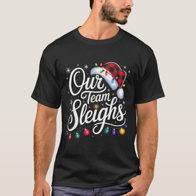 Our Team Sleighs Christmas Lights Red Santa Hat Xm T Shirt (Framsida)
