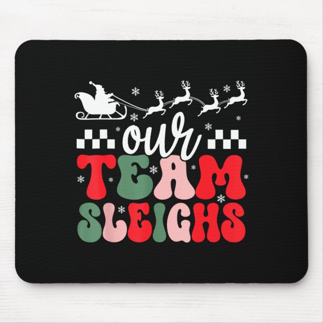Our Team Sleighs Christmas Reindeers Santa's Worke Musmatta (Framsidan)