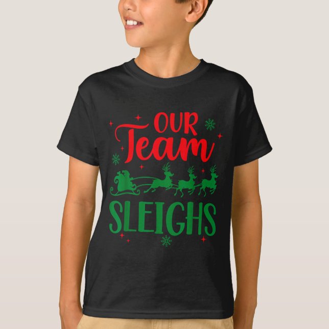Our Team Sleighs Christmas Santa Reindeers Office  T Shirt (Framsida)