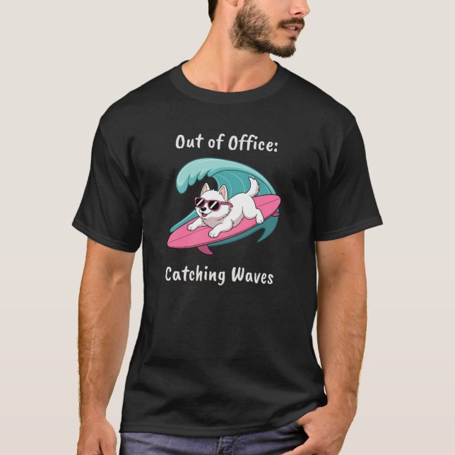 Out of Office - Catching Waves - Funny T-Shirt (Framsida)