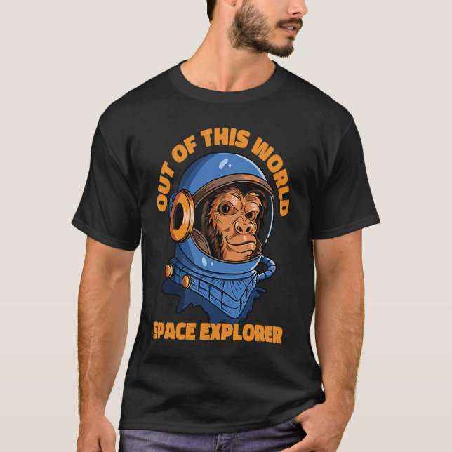 Out Of This World Space Explorer Space Astronaut T Shirt (Framsida)