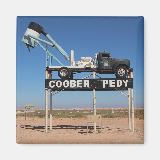 Outback Coober Pedy Customical Souvenir Magnet (Framsidan)