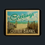 Outer Banker Beach Vintage resor Magnet<br><div class="desc">I den här Hälsning-vykortsdesignen från vintagen utanför Banker finns en sandstrand med en vacker turkoshavet över vatten och över havet,  ett blå himmel med gigantiska vita moln. I vintage resor stil.</div>