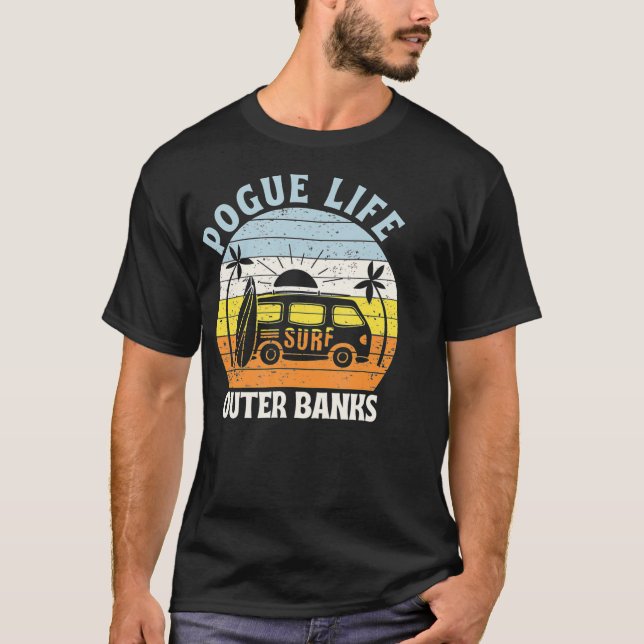 Outer Banker Pogue Life Outer Banks Surfboard Van T Shirt (Framsida)