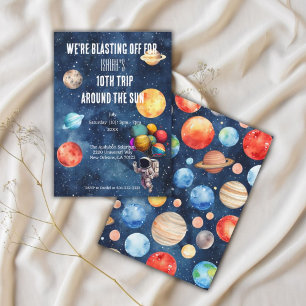 Outer Space Pojken 10-årsfödelsedag runt solen Inbjudningar