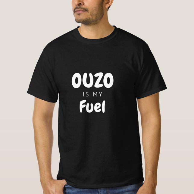 Ouzo är mitt bränsle - gåvor till greker t shirt (Framsida)