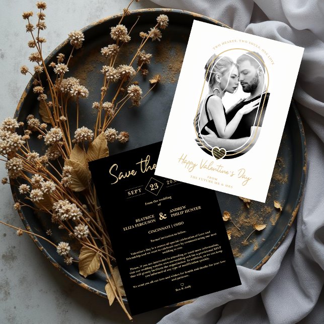 Oval Effect Black Heart Happy Valentine's Day Spara Datumet (Modern Oval Effect Black Heart Valentines Save the Date Photo Card with Envelope.)