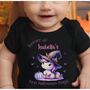 Ovärdiga Unicorn Girls första Halloween med Namn T Shirt