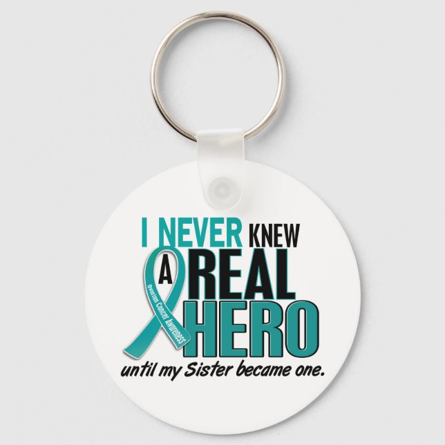 Ovarialcancer KÄNNER ALDRIG EN HERO 2- syster Nyckelring (Framsida)