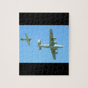 Över huvudet. flygplan för _WWII B24 och T6 Pussel